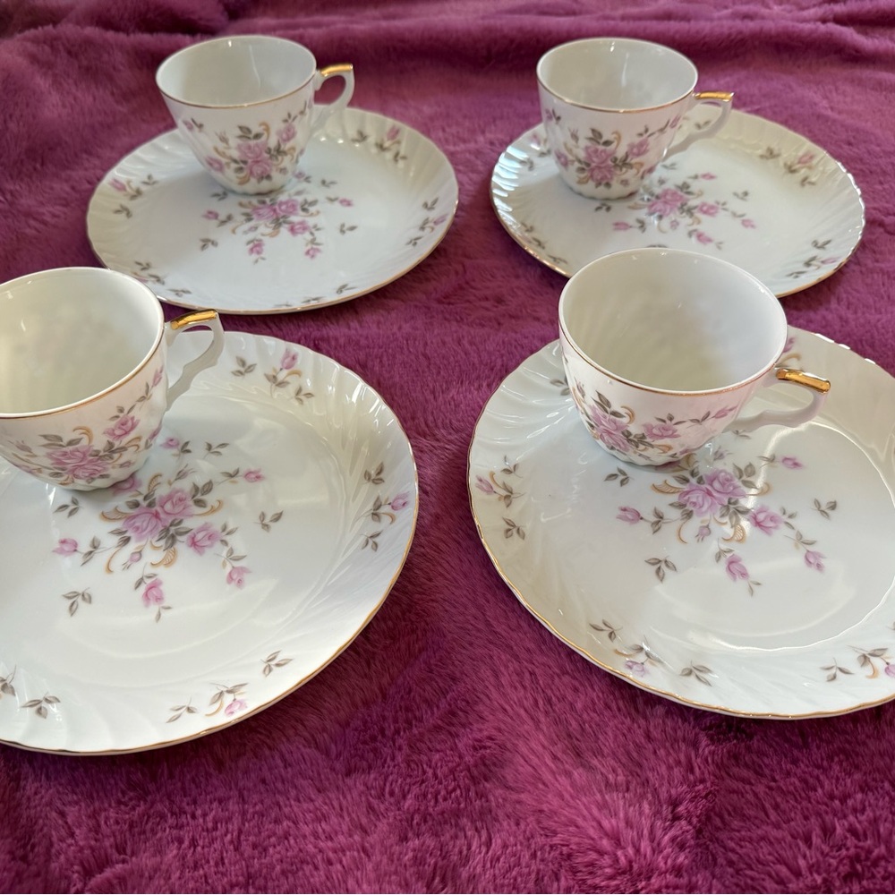 💕Lefton Moss Rose Snack Set of 4 Plate Cup Handpainted Porcelain with Gold Trim